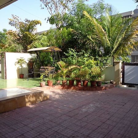 10 Blossoms Hospitality Services Ahmedabad Exterior photo