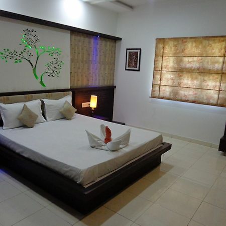 10 Blossoms Hospitality Services Ahmedabad Exterior photo