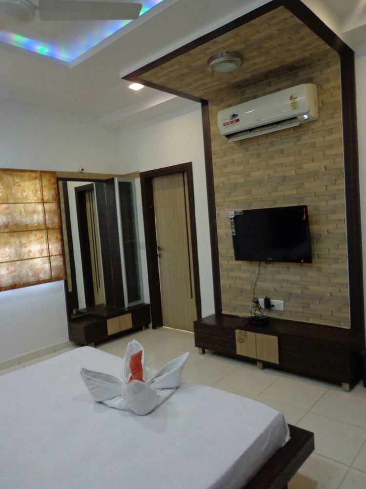 10 Blossoms Hospitality Services Ahmedabad Exterior photo
