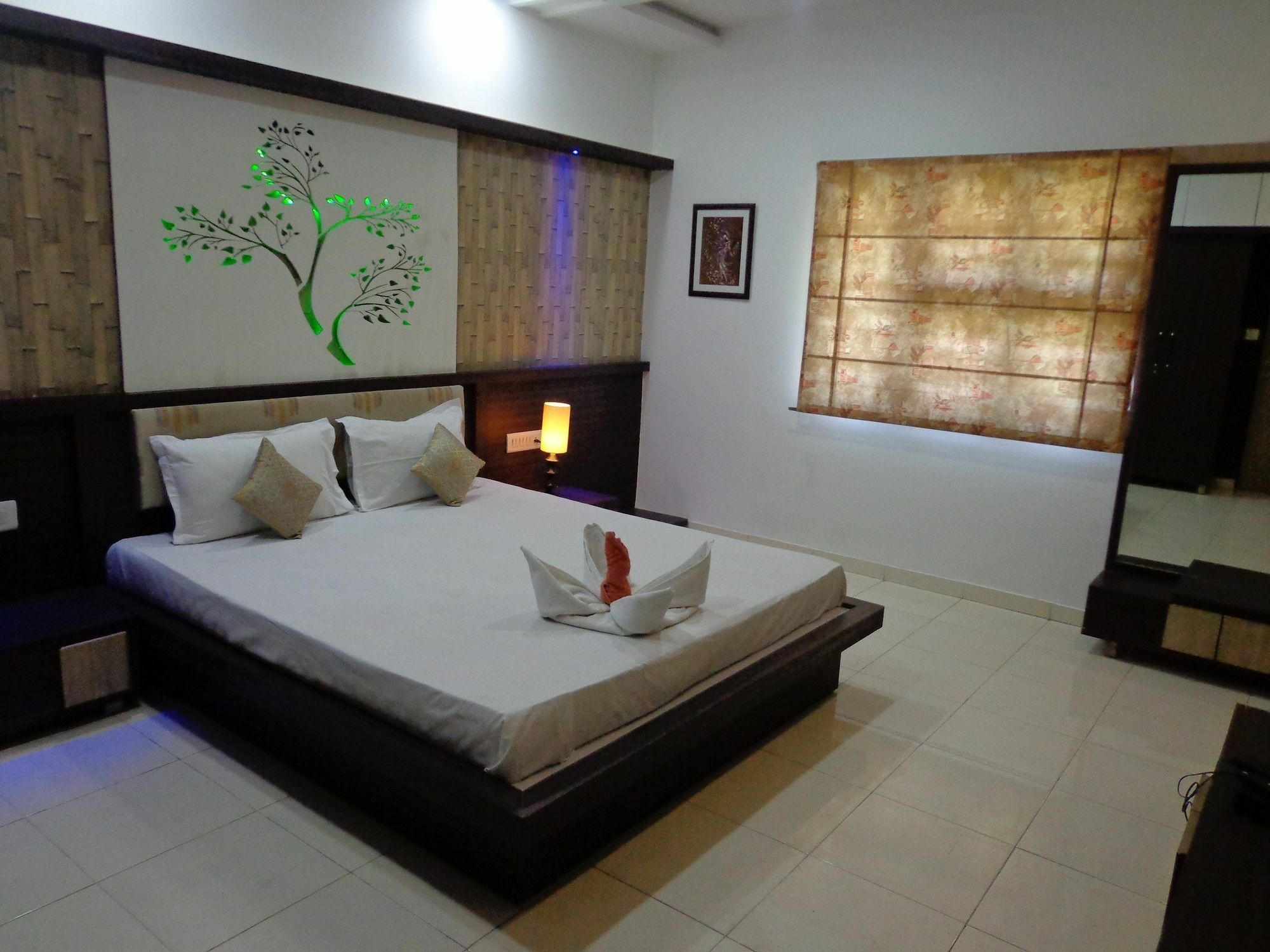 10 Blossoms Hospitality Services Ahmedabad Exterior photo